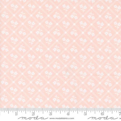 MODA Cottage Charm - 31752-14 Koral Kicks - Cotton Fabric