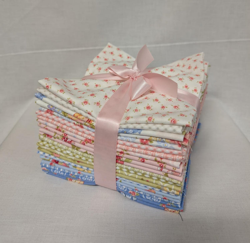 MODA Memory Lane Fat Quarter Bundle - 22 Fat Quarters - Precut